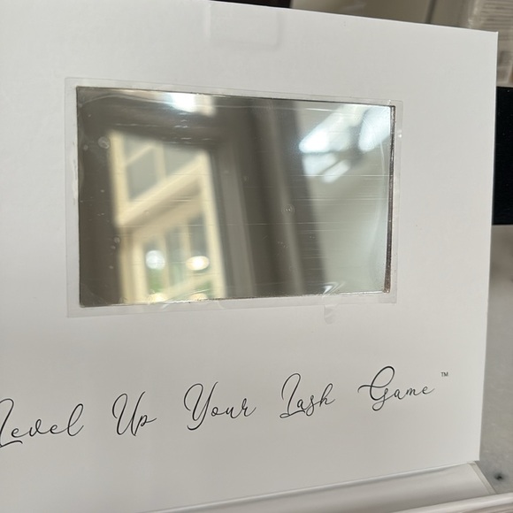 NEW Moxie Lash Natural Kit Magnetic Eyelash and Eyeliner Kit 3 Pairs Silk Lashes - Picture 3 of 4